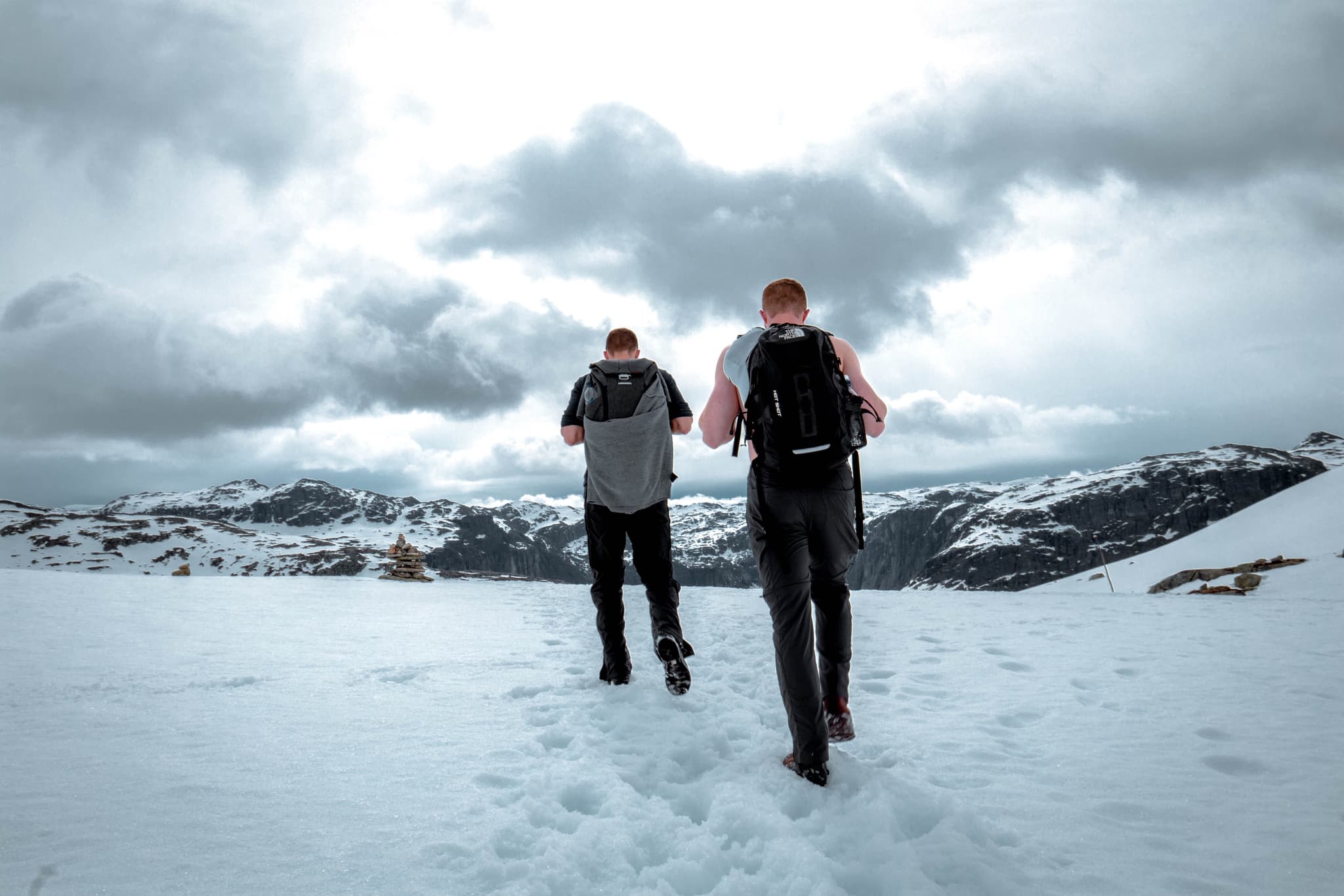 Hiking Trolltunga